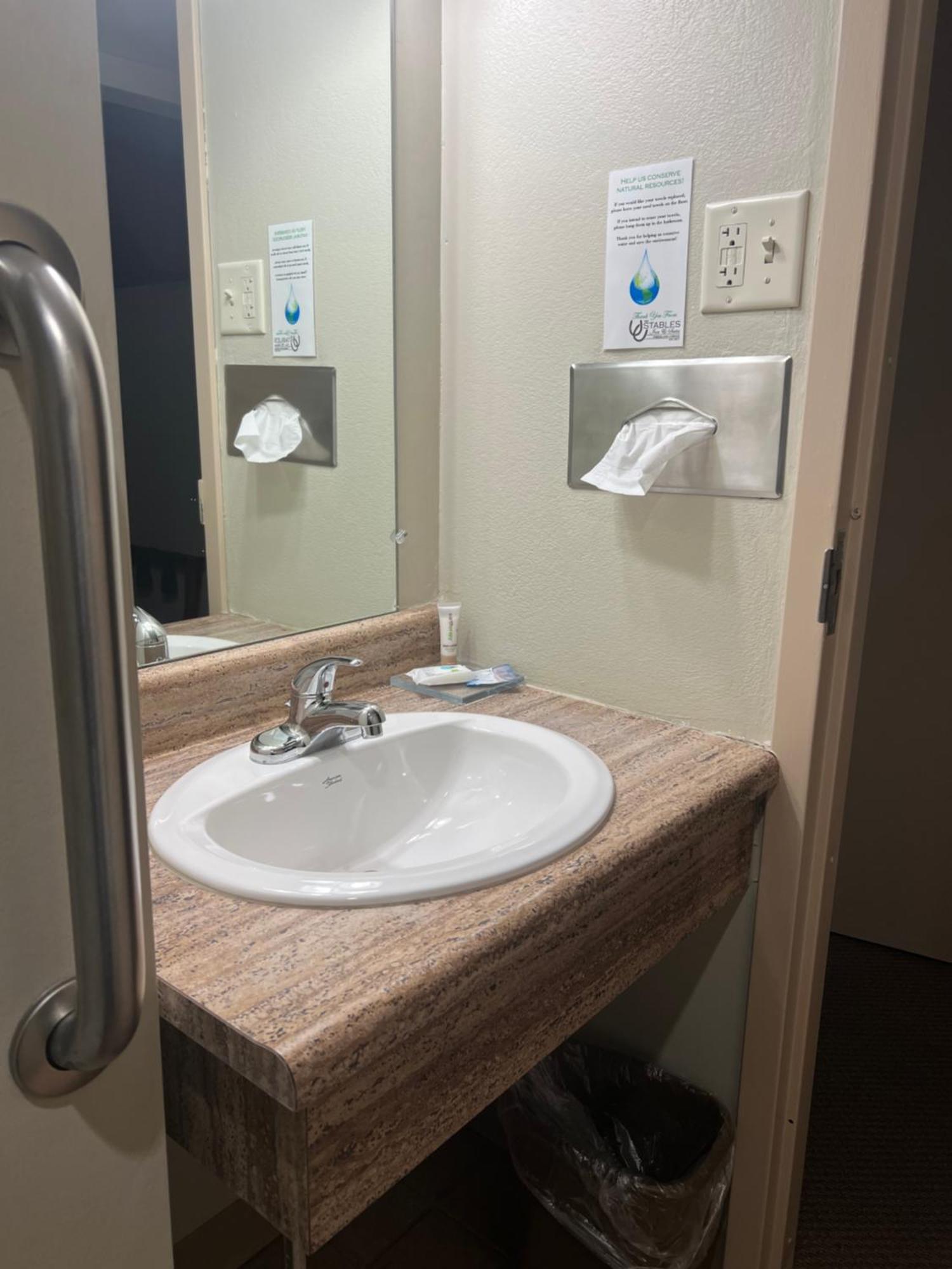 The Stables Inn & Suites Salem Екстер'єр фото