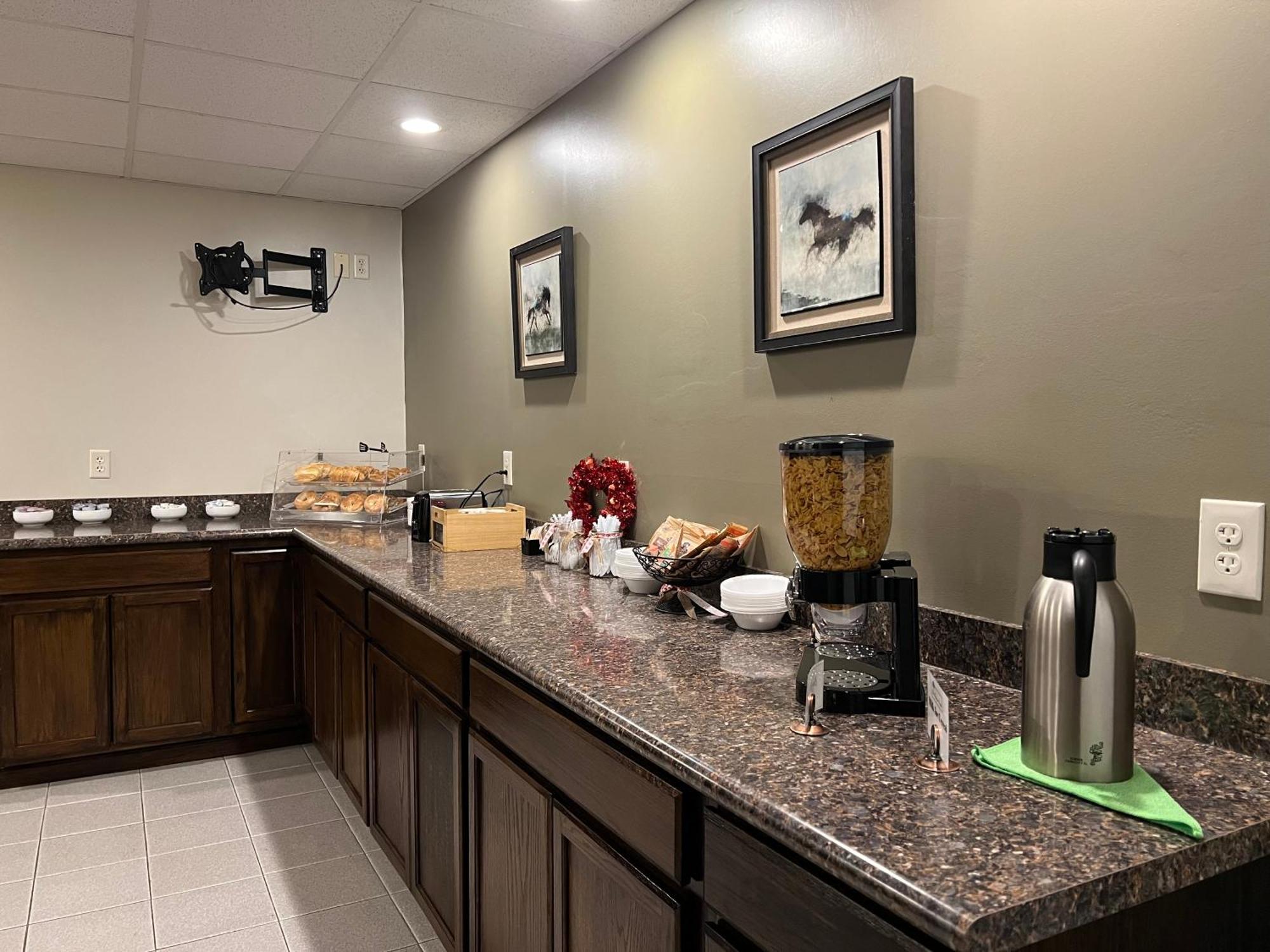 The Stables Inn & Suites Salem Екстер'єр фото